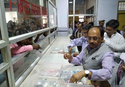 Health Minister Siddharthaath Singh inspected  district hospital kanpur dehat