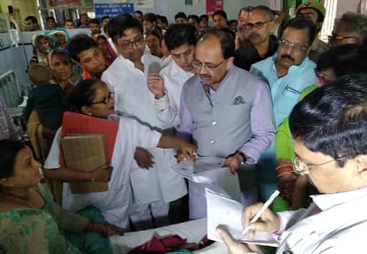 Health Minister Siddharthaath Singh inspected  district hospital kanpur dehat