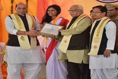 governor and home minister reached in agra university convocation