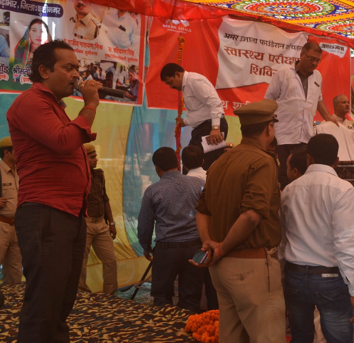 लोक गायक अजय गिरी और विकास सरगम ने बांधा समां