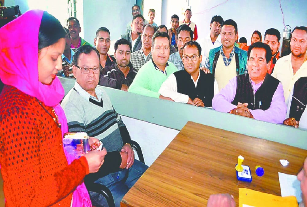 Torch symbol distribution by lottery After Ruckus for Nikay Chunav 2018