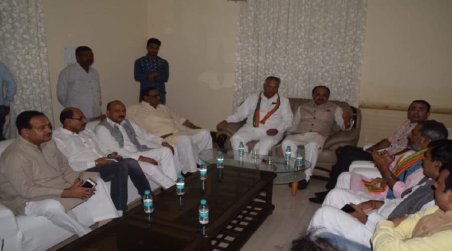 meerut daroga video viral latest news BJP workers complained to Minister Siddharthnath Singh