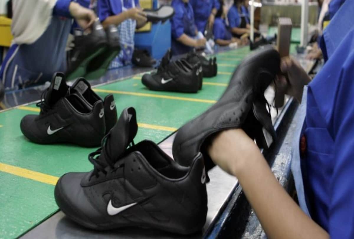 The coworker filled air in private part with the pressure pump