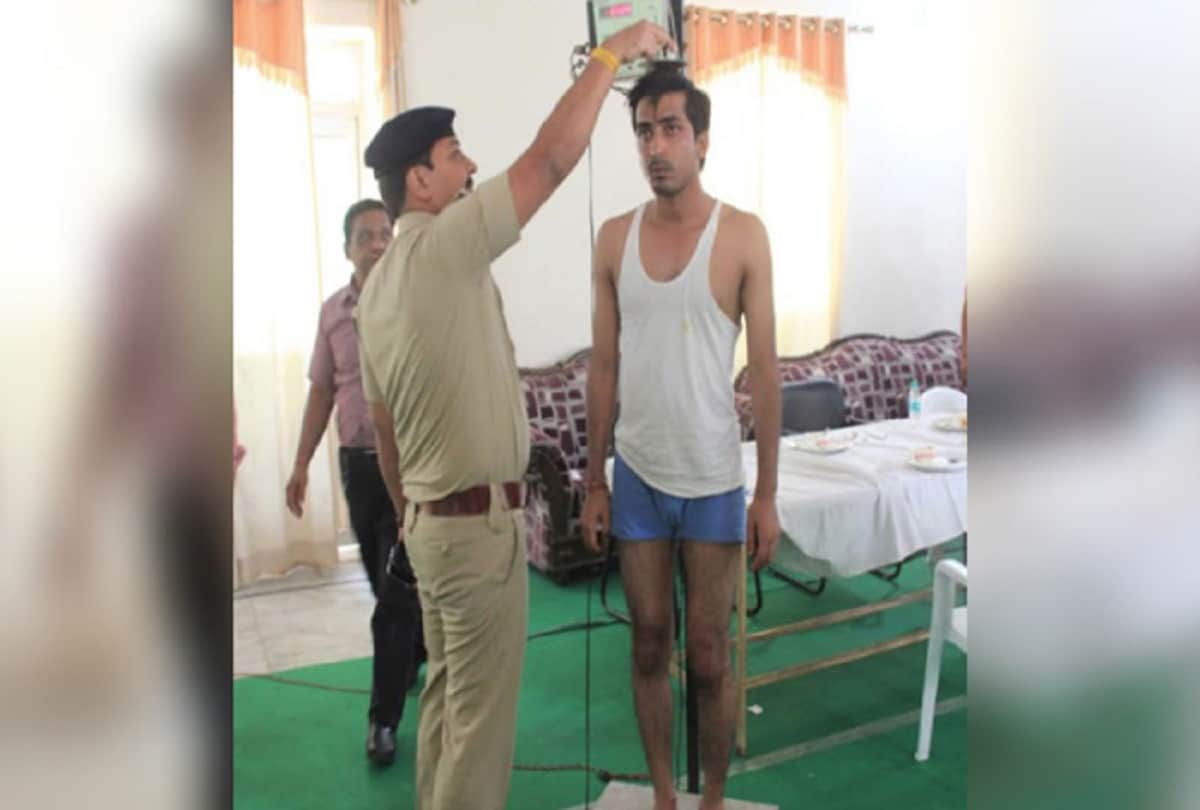 man applies henna to appear taller for up police recruitment in Physical Test