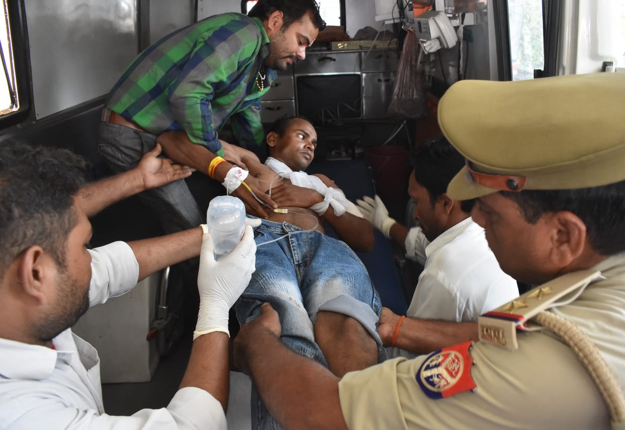पुलिस से मुठभेड़ में इनामी बदमाश को लगीं गोलियां