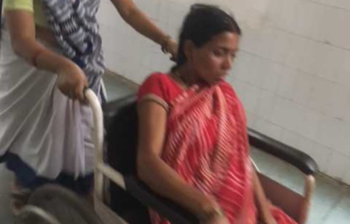 Lady gave birth to child in hospital toilet at jaunpur