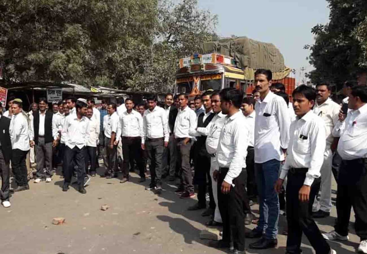 lawyers started strike in auraiya