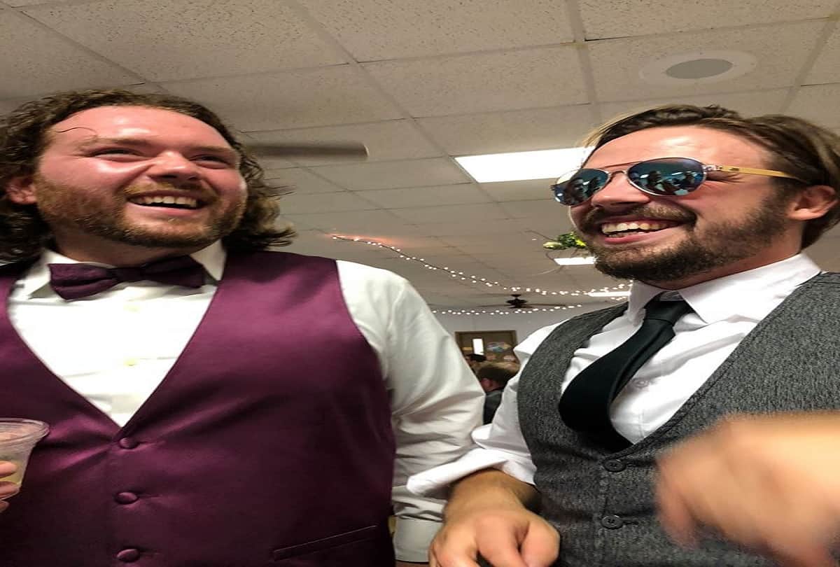 woman buys plane ticket for 2 year old girl, viral story on social media but truth came out