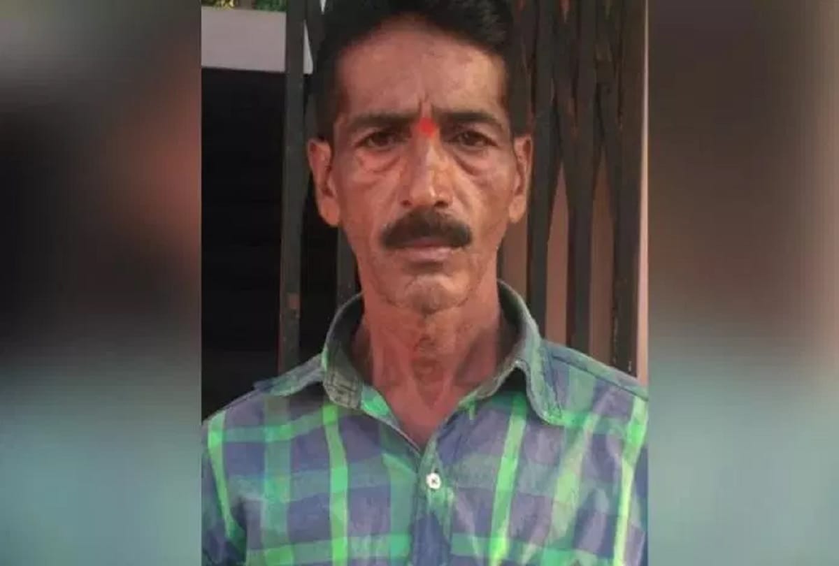 karnataka 53 years disabled man runs 3 km to inform railways about broken track