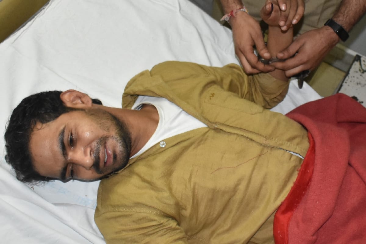 police officers arrested badmash in encounter in meerut was a prize money