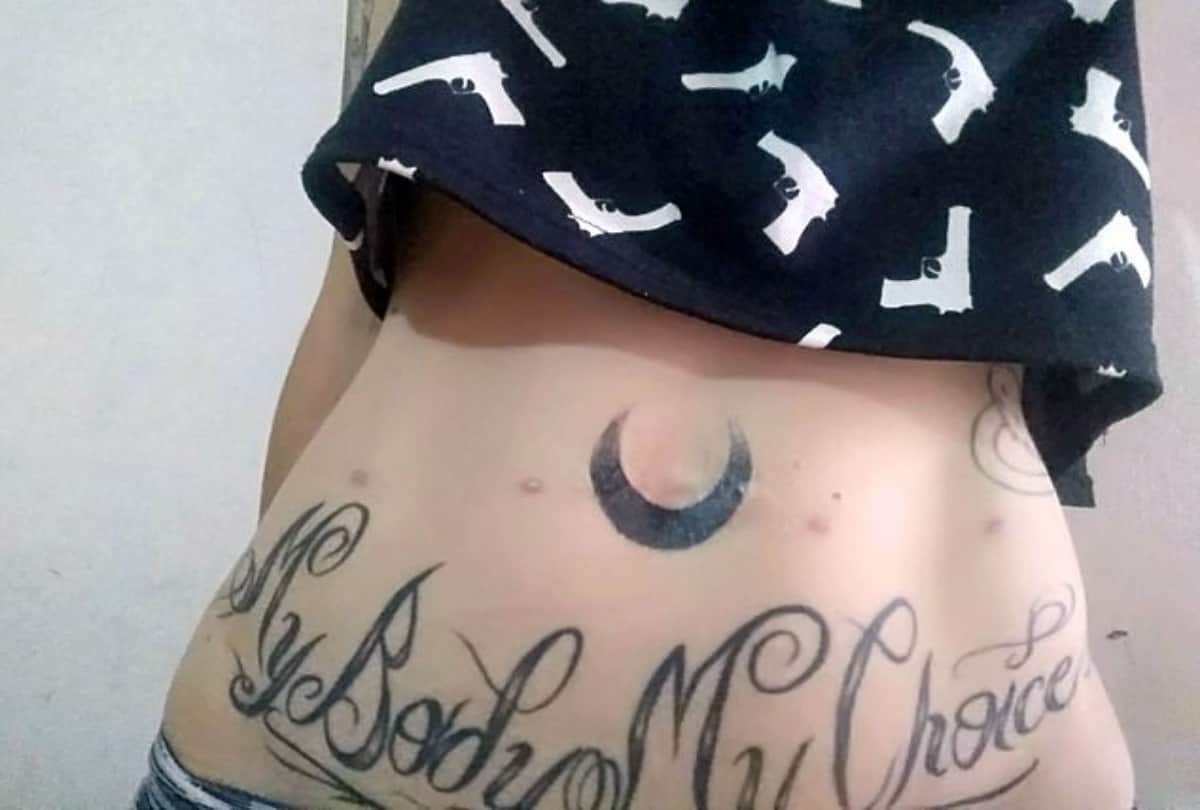 Mexican women removes her belly button and gifted to her boyfriend