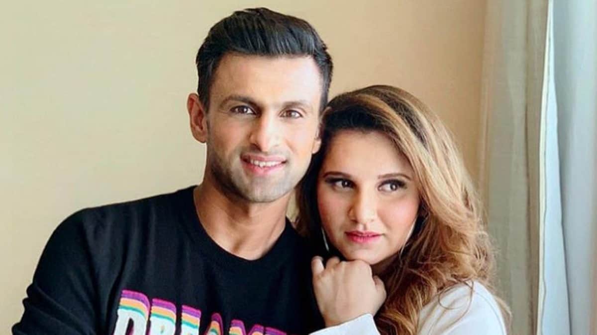Who is Ayesha Omar Pakistani actress Sania Mirza Shoaib Malik divorce bold photoshoot