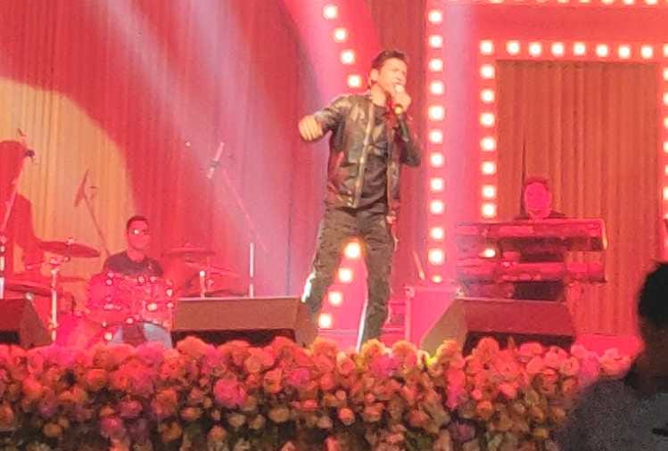 shaan attacked on the stage show in guwahati
