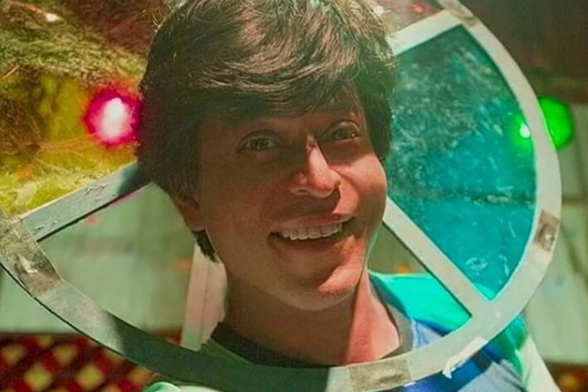 petition has been filed in bombay high court seeking removal of scene of shahrukh khan zero
