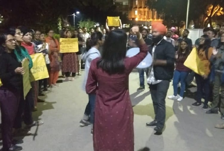 Day Night Protest in Punjab University Chandigarh for 24 Hours Hostal Opening Service