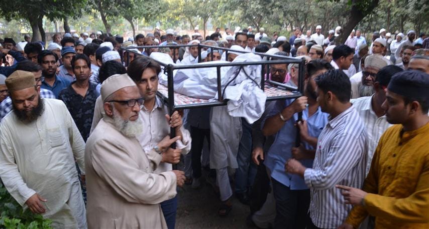Funeral of Padmashree qazi Abdul Sattar held in Aligarh