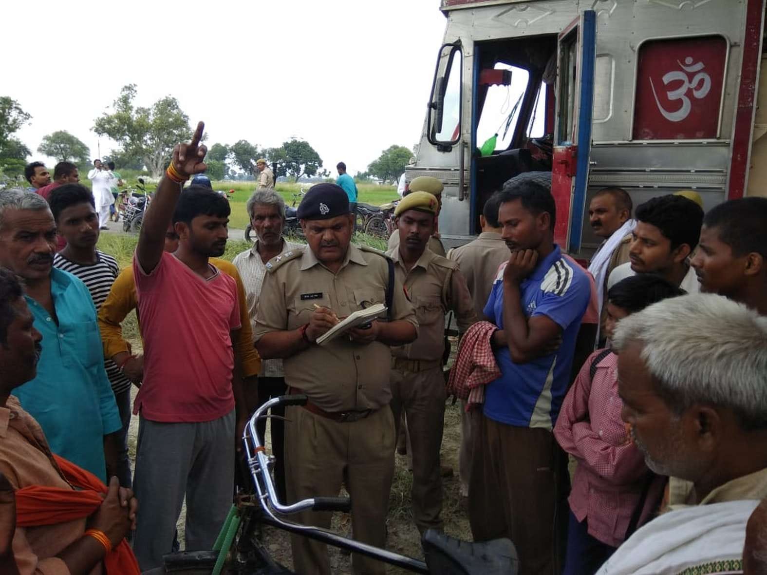 Husband killed his wife by knife attack when she is going coaching
