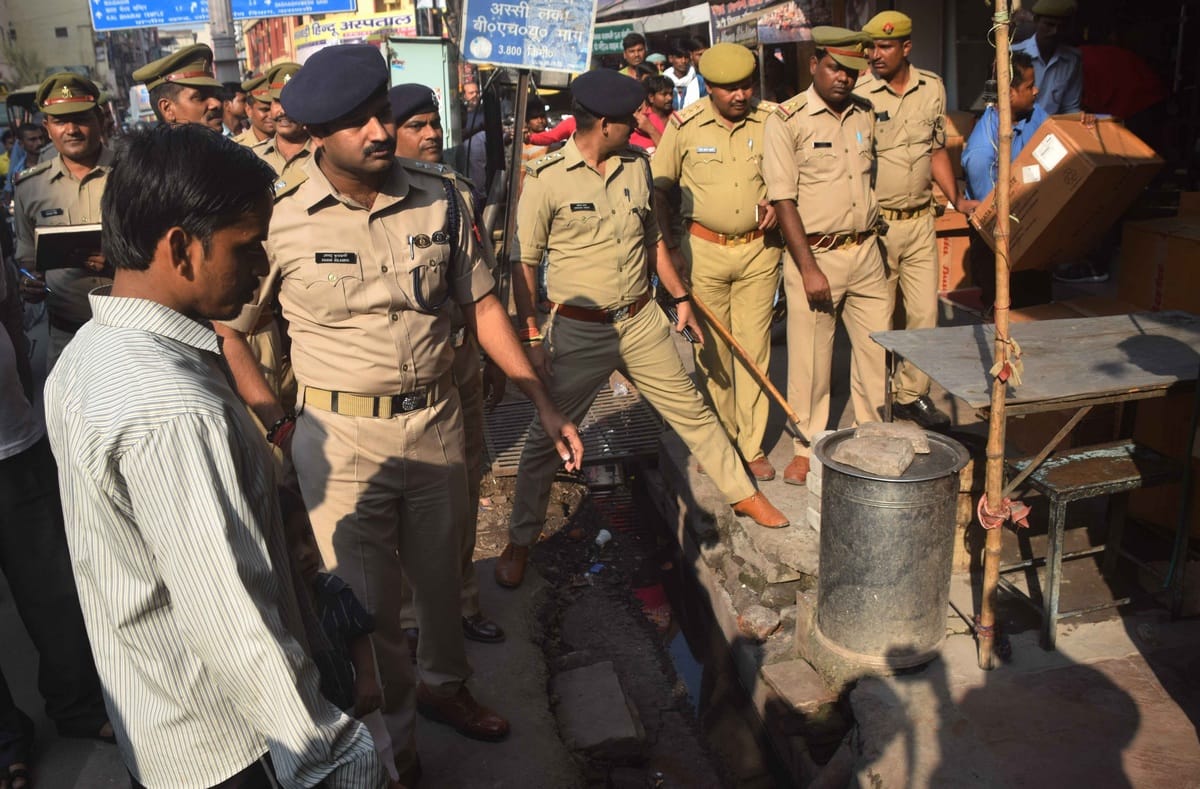 Varanasi SSP take action against encroachment