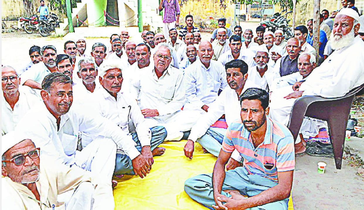panjkhera ke kisaano ka samiti me dharna
