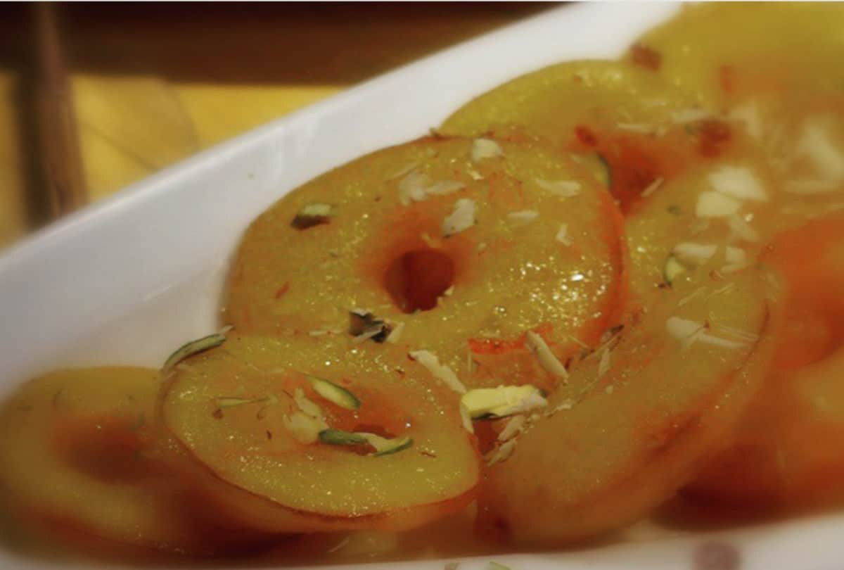 make tasty apple jalebi with easy recipe