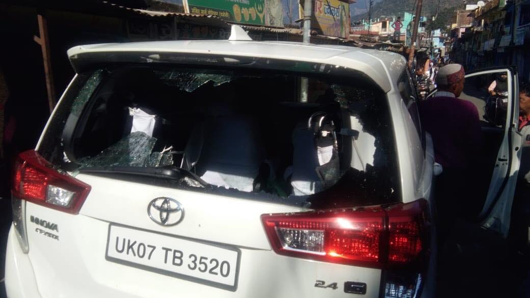 shop keeper broke chamoli DM Swati S Bhadoriya vehicle glass