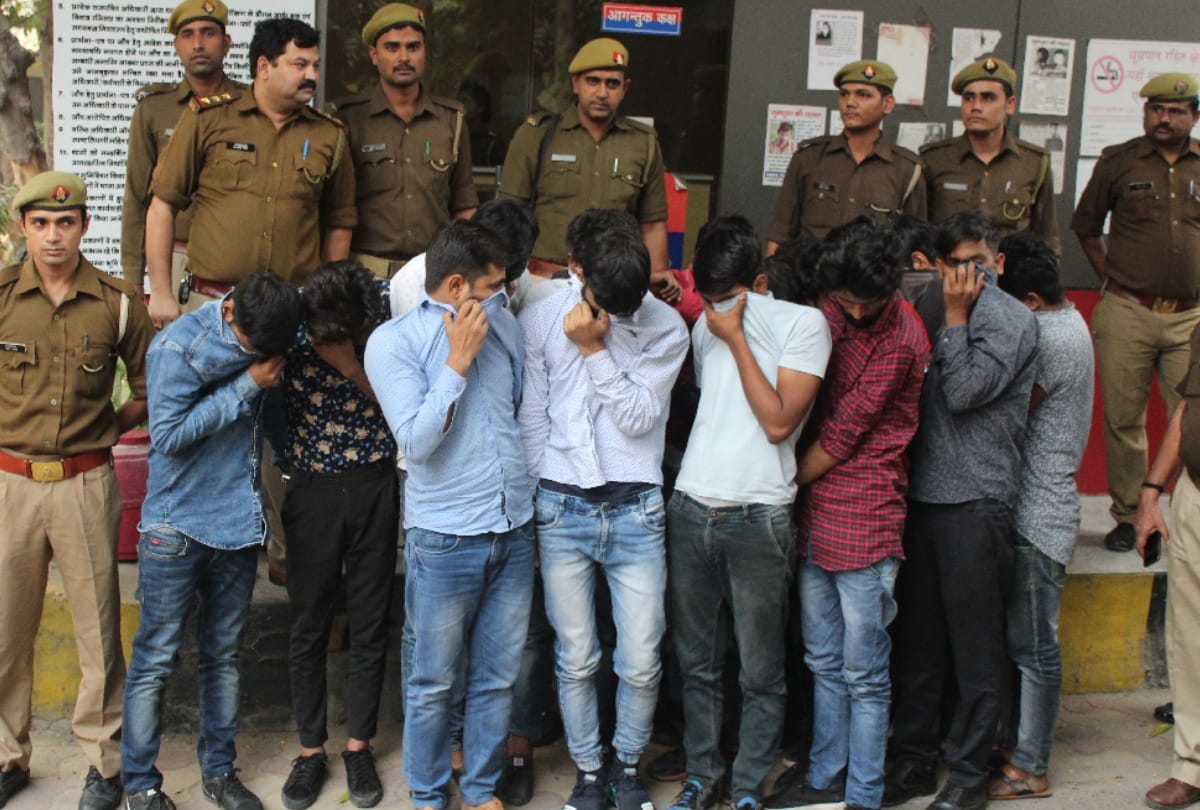 Police cought fake call center in noida
