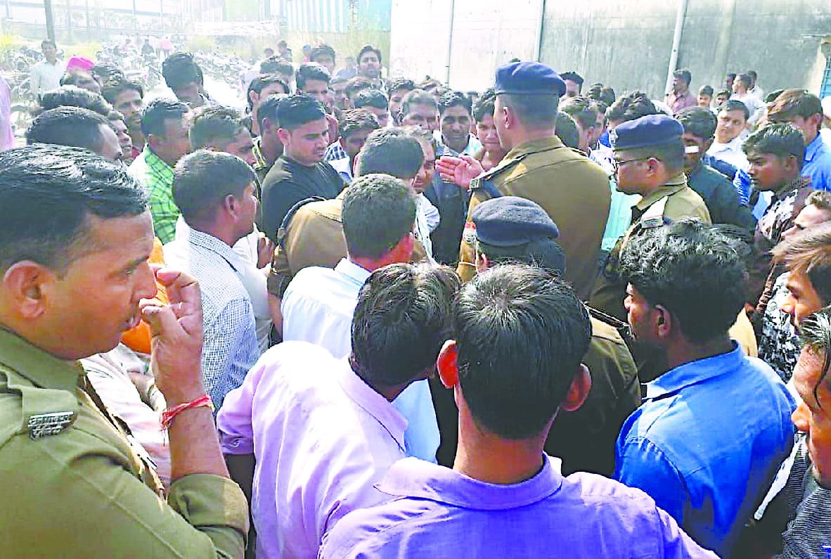 Welder's death by falling from 22 feet in the under construction factory