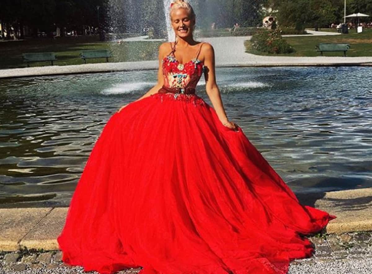 to inspire others Woman covers herself in blood