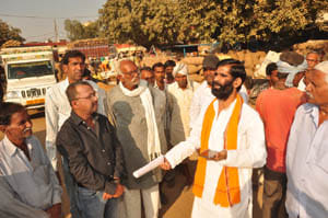 mla hear farmers problomes