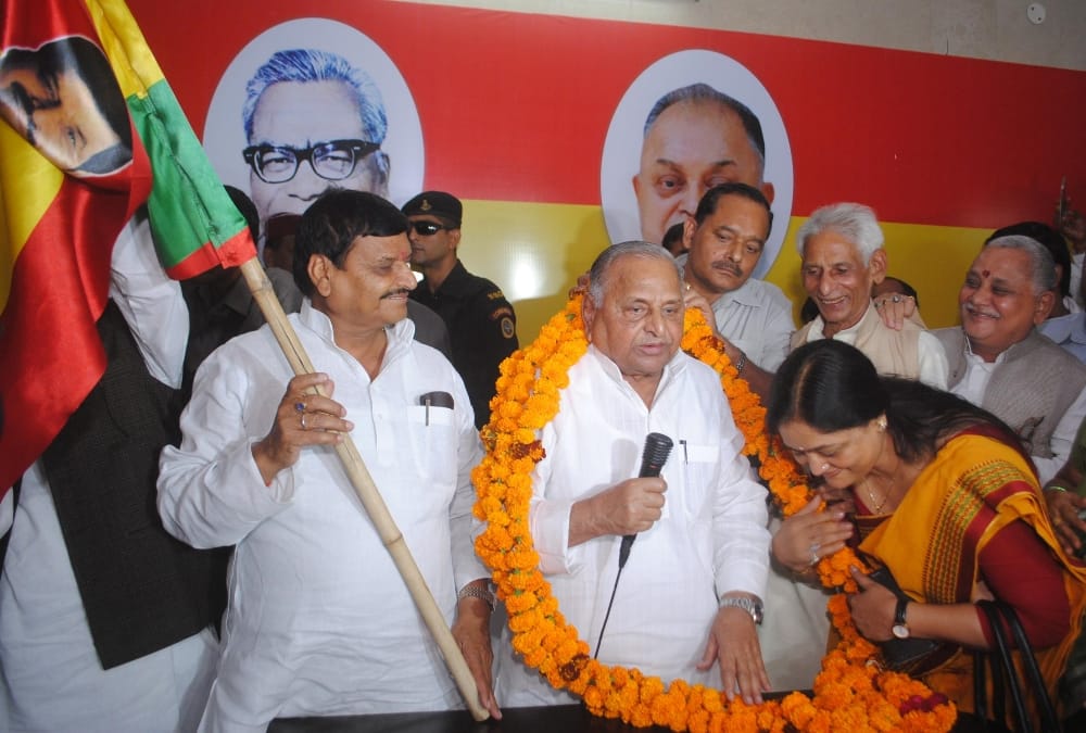 political pundits are confused on mulayam singh yadav's role.