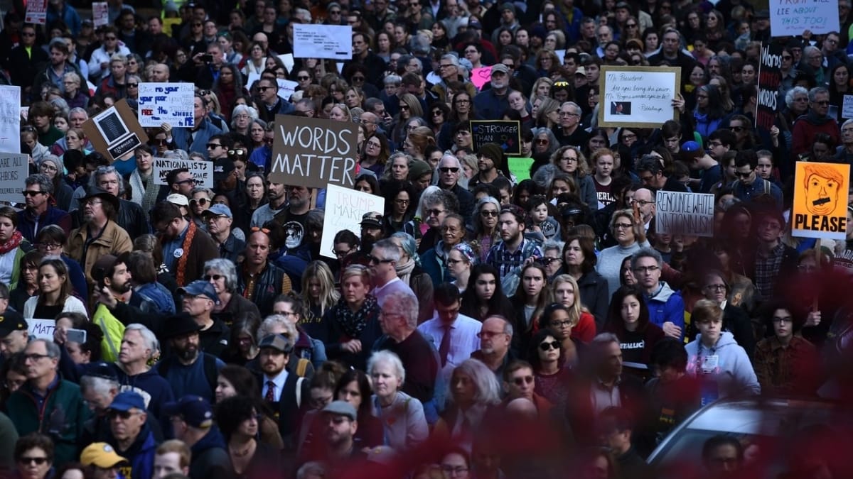 Donald Trump reached pittsburgh synagogue and people protested against him
