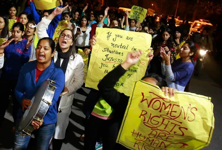 Protest by Girls in Punjab University Chandigarh for Hostal Opening For 24 Hours