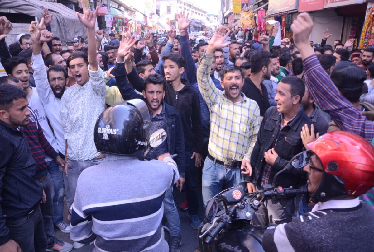 ruckus in solan city on Student Nagesh murder case