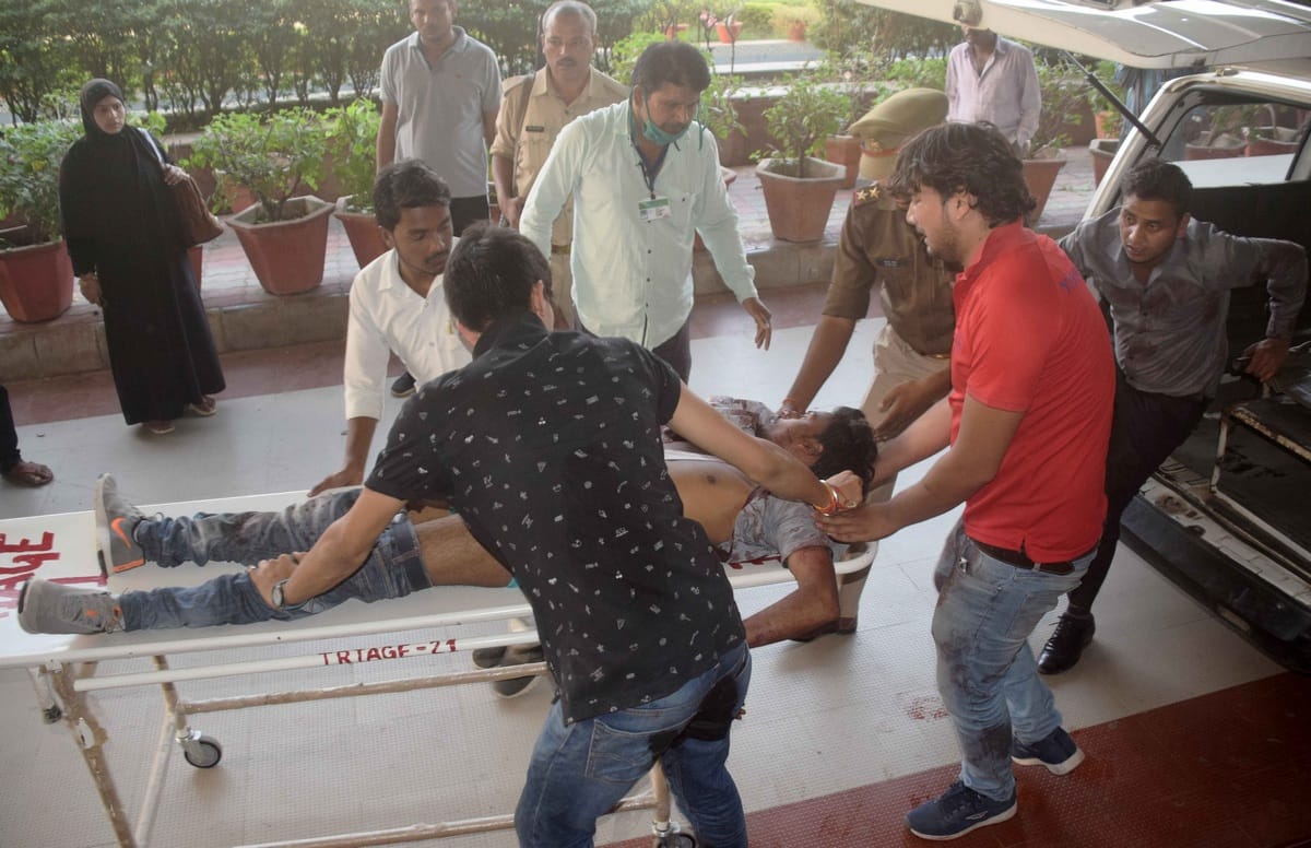 Firing in JHV mall at varanasi many injured