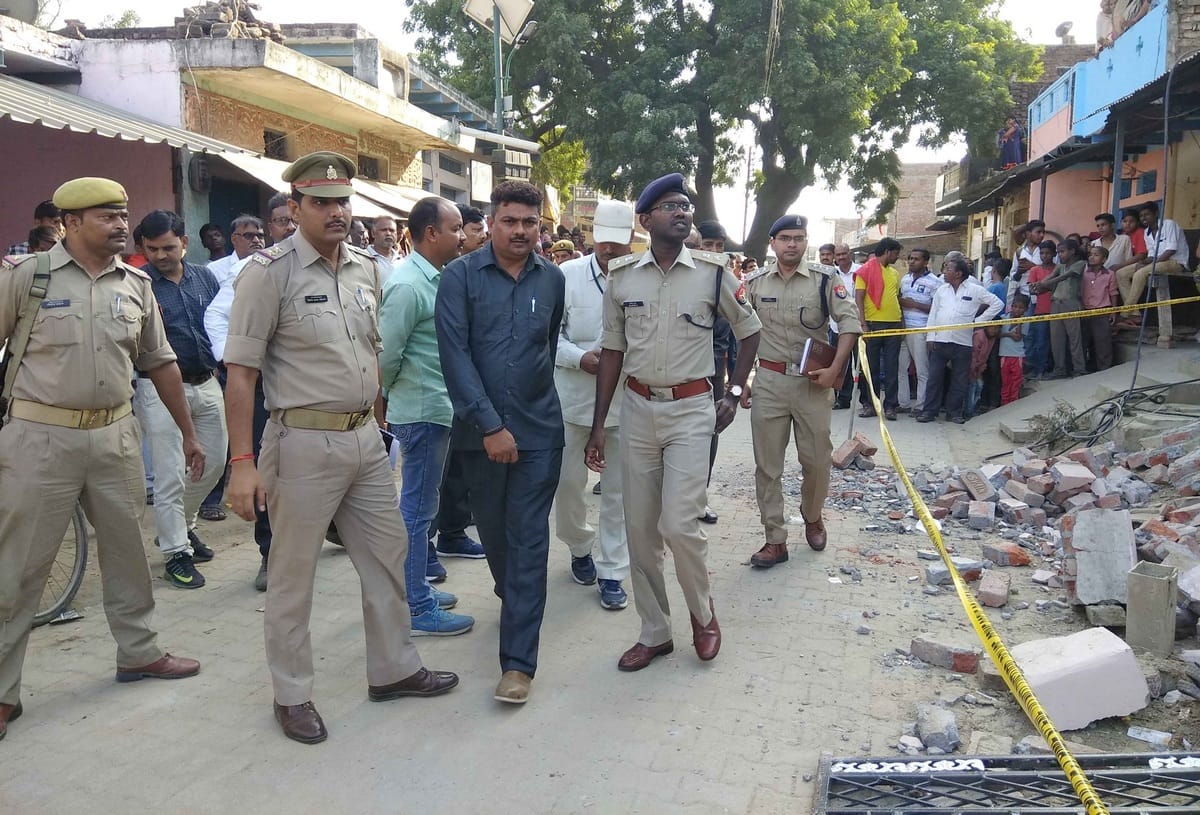 house vandalised after powerfull bisfot at bhadohi in uttar pradesh