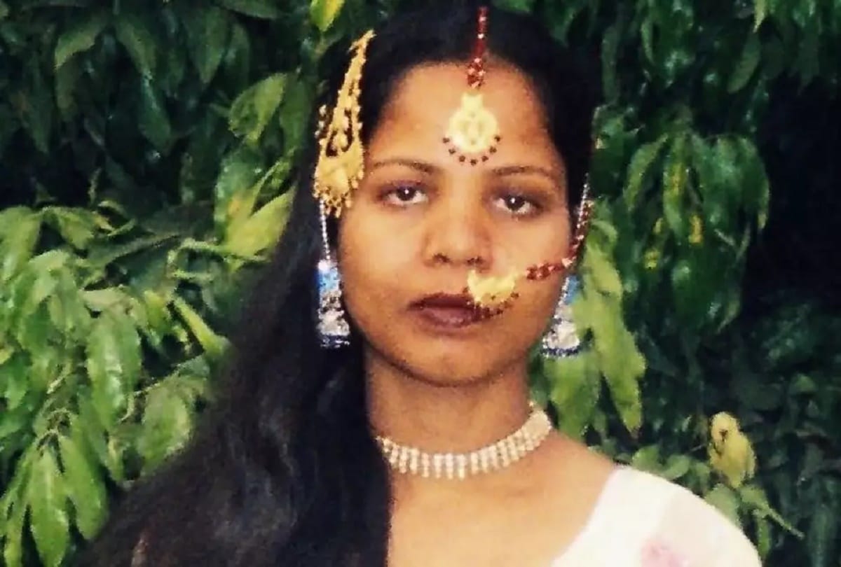 Asia Bibi lawyer Saiful Malook has fled from Pakistan claiming he is facing threat 