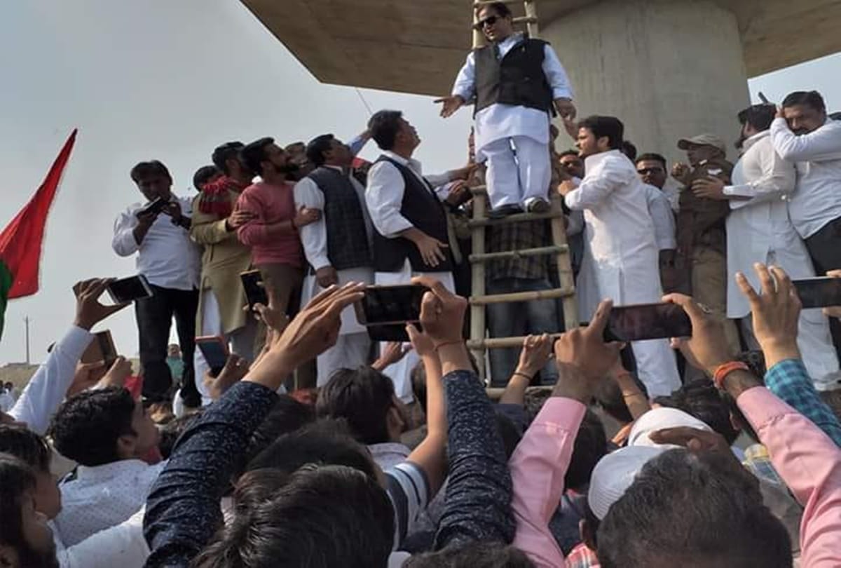 Azam Khan climb on pillar of under construction bridge in Rampur