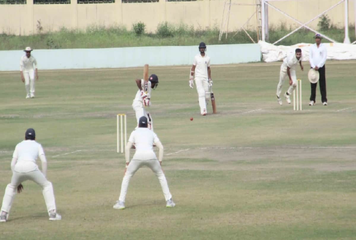 if you want to get job in cricket team as umpire know how to become