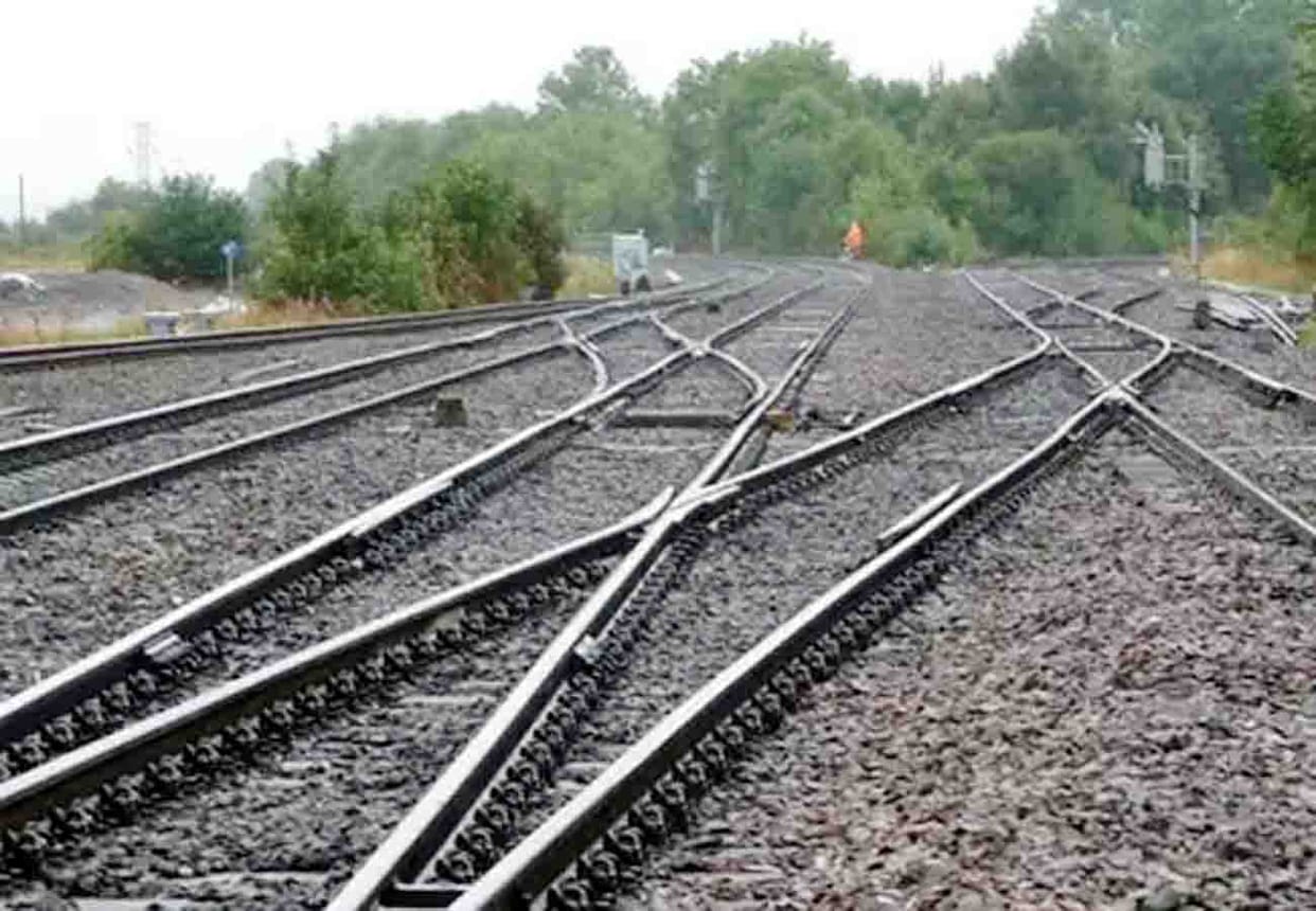 Signal failure caused many trains interrupted