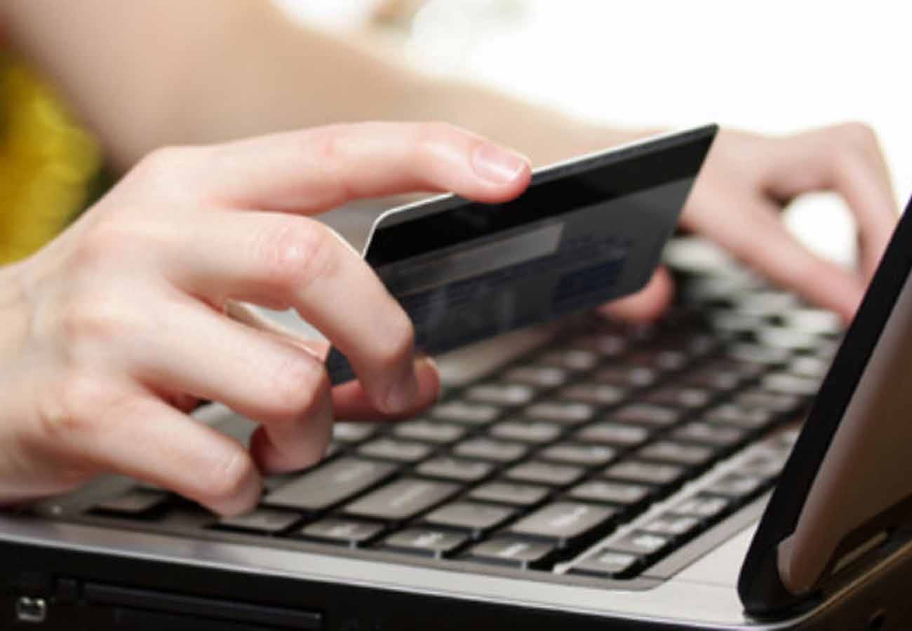 man deceived in online shopping