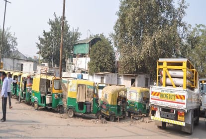 Vehicles stopped due to the shutdown of CNG pump