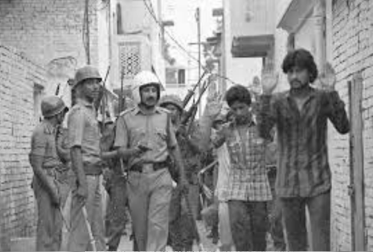 hashimpura kand full timeline in torch light 42 dead body was found, this was real reason