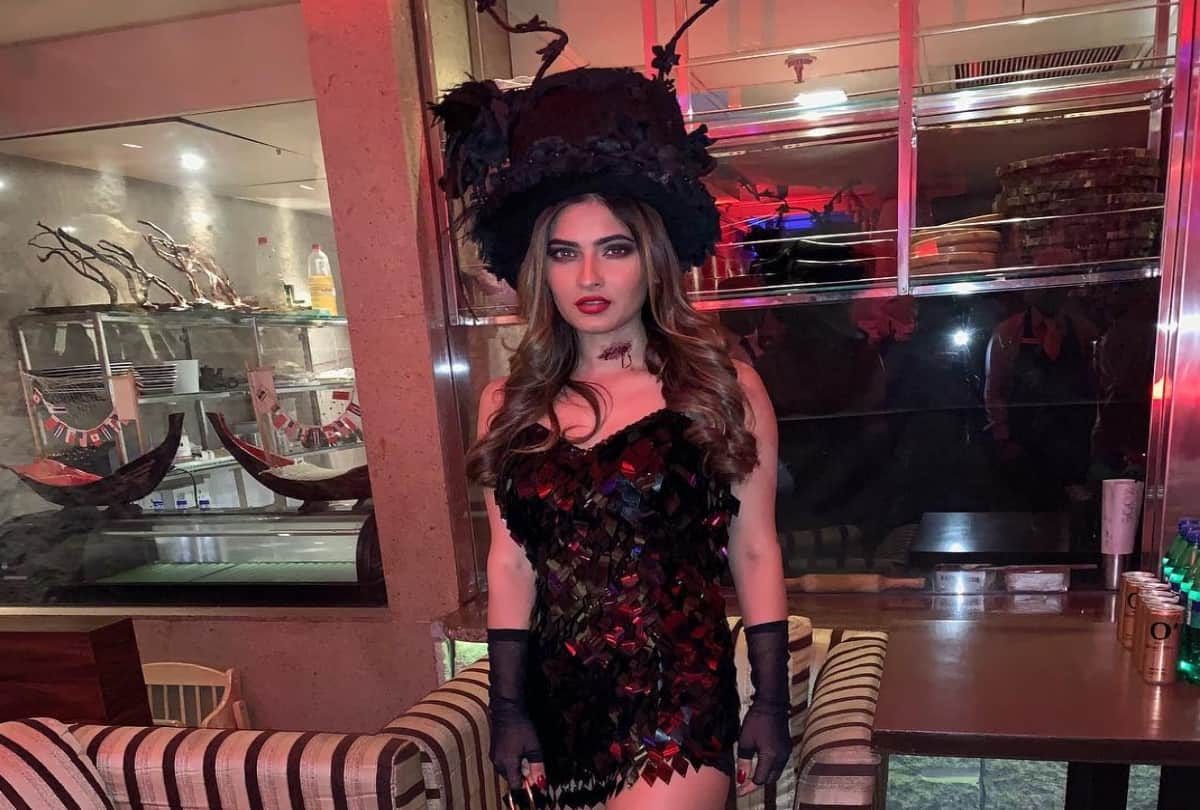 Ragini MMS actress karishma sharma Bathroom Photoshoot is Viral on instgram