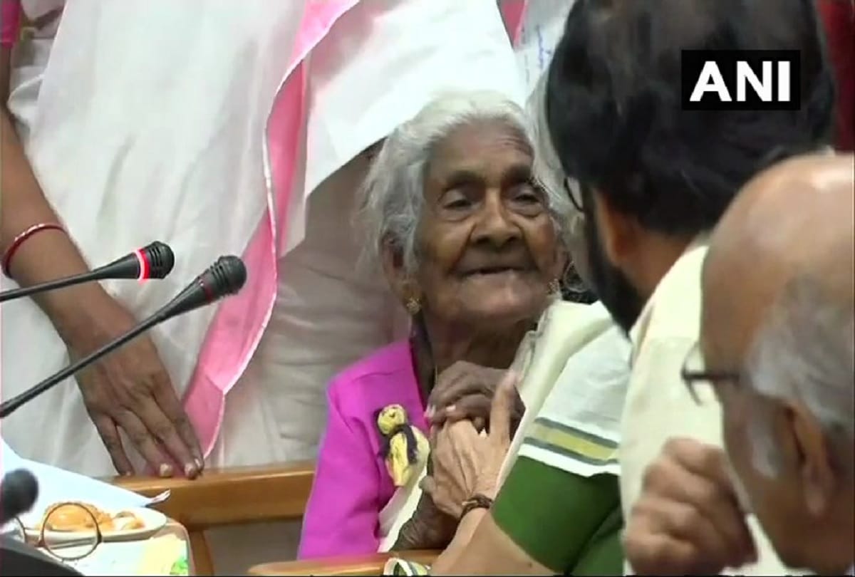 Kerala:96 year old, Karthiyani Amma scored 98/100 marks in 'Aksharalaksham' literacy program