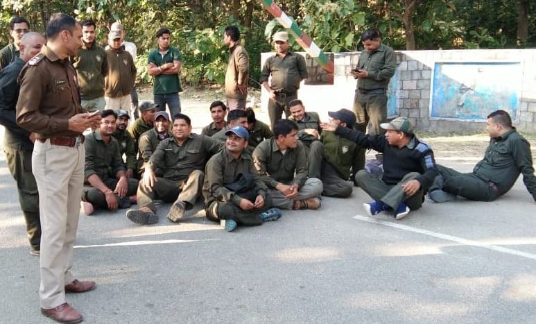 नए और पुराने नेचर गाइडों में नोकझोंक, हंगामा