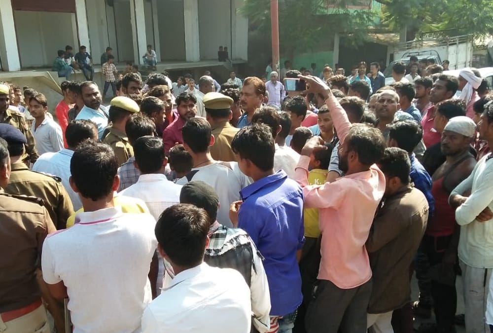 A shopkeeper get shot in raebareli.