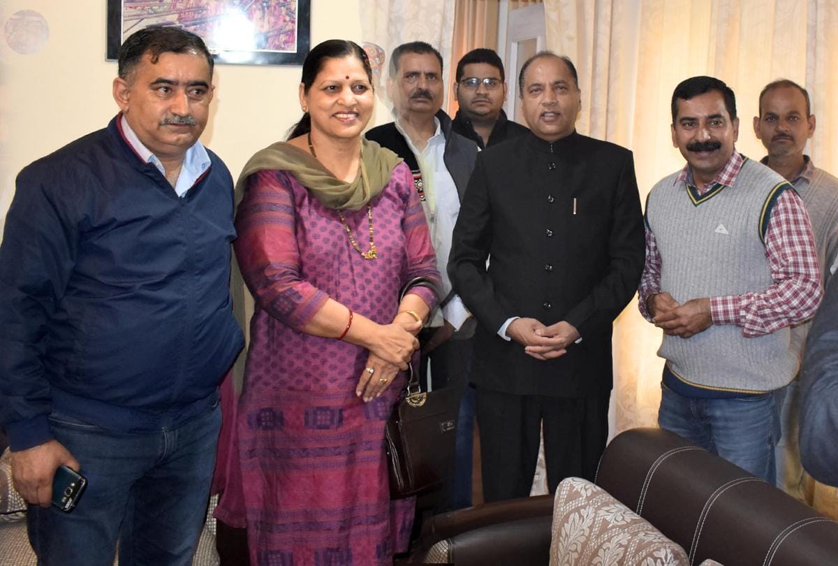 Urmil Thakur meets CM Jairam Thakur in hamirpur Himachal Pradesh