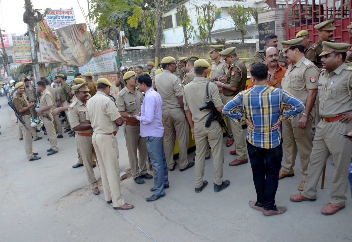 Varanasi JHV mall firing and shoot out photo telling story