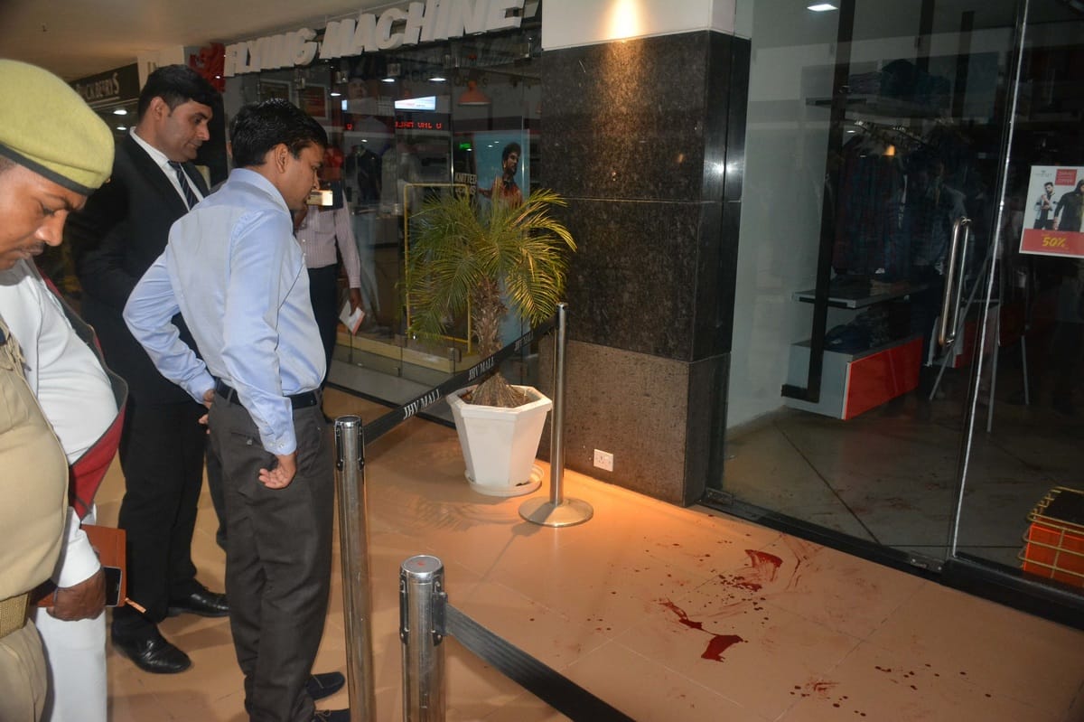 Varanasi mall shoot out by college students due to this reason