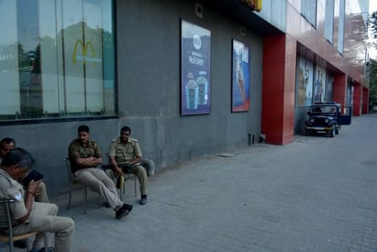Mall employee entry of shooter in mall at varanasi